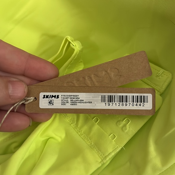 NWT- Skims.  Fits everybody T-shirt bra. Color: Green‎ Highlighter. Size: 40DDD - Picture 9 of 13